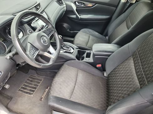 Used 2017 Nissan Rogue SV w/ Midnight Edition FWD image 2