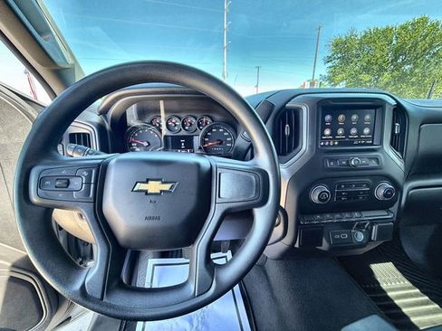 Used 2025 Chevrolet Silverado 1500 Custom image 11