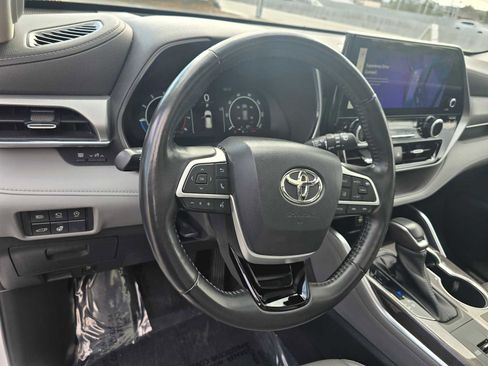Used 2023 Toyota Highlander Platinum image 29