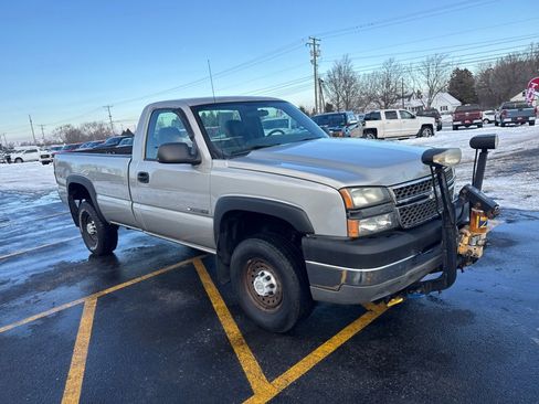 Used 2005 Chevrolet Silverado 2500 W/T w/ Snow Plow Prep Package image 4