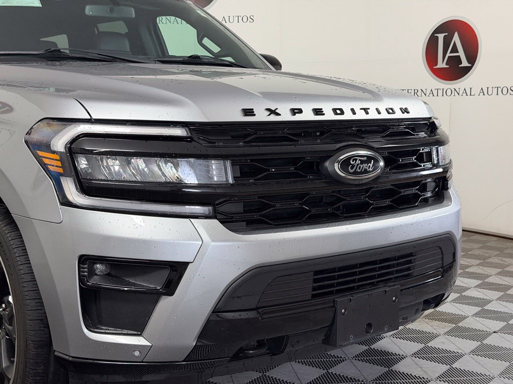 Used 2022 Ford Expedition Limited AWD/4WD image 15