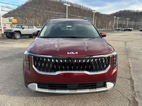 Used 2025 Kia Carnival EX image 8