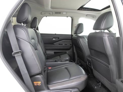 Used 2023 Nissan Pathfinder SL w/ SL Premium Package AWD/4WD image 14
