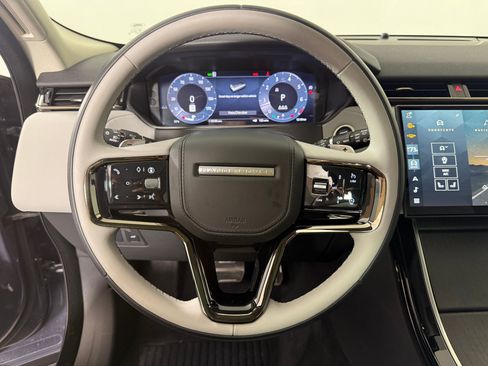 Used 2025 Land Rover Range Rover Velar Dynamic SE image 17