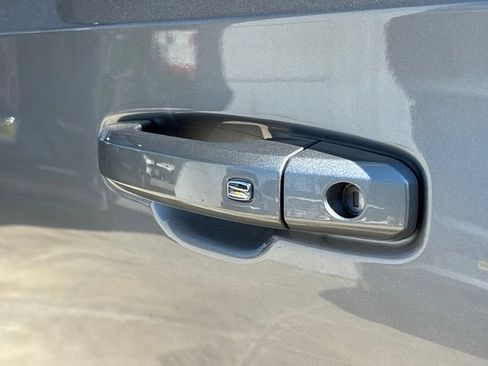 Used 2025 GMC Yukon XL AT4 Ultimate AWD/4WD image 9