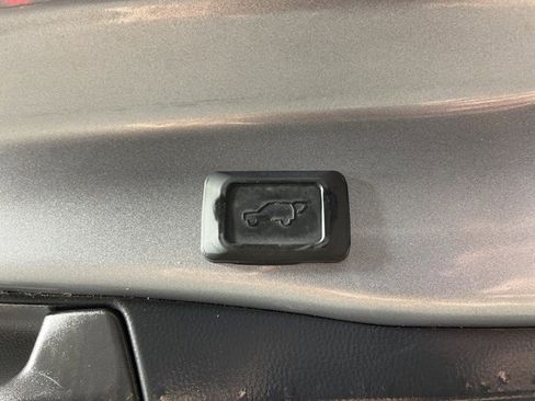 Used 2021 Toyota RAV4 XLE w/ Convenience Package FWD image 47