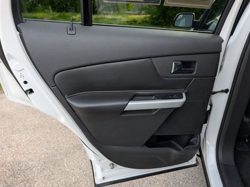 Used 2013 Ford Edge Limited image 32