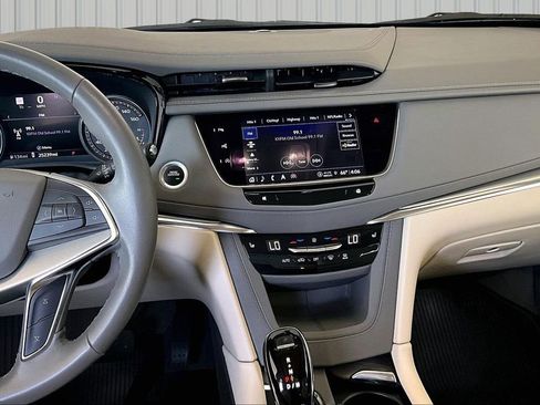 Used 2023 Cadillac XT5 Premium Luxury w/ Technology Package FWD image 3