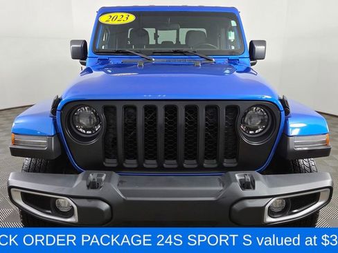 Used 2023 Jeep Gladiator Sport image 2