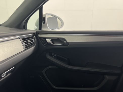 Certified 2026 Porsche Macan AWD/4WD image 14