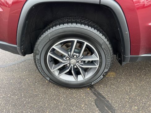 Used 2017 Jeep Grand Cherokee Limited image 9