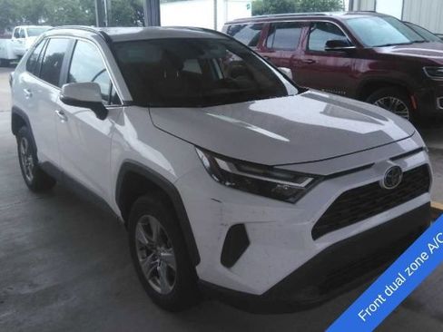 Used 2025 Toyota RAV4 XLE AWD/4WD image 6