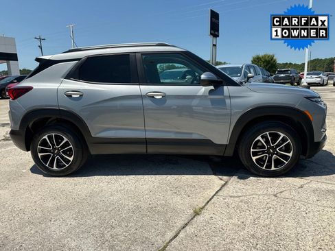 Used 2025 Chevrolet TrailBlazer LT image 2