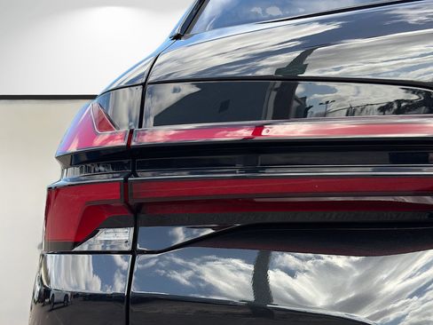 New 2026 BMW X5 xDrive50e w/ Executive Package image 10