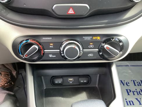 Used 2023 Kia Soul LX w/ LX Technology Package image 17