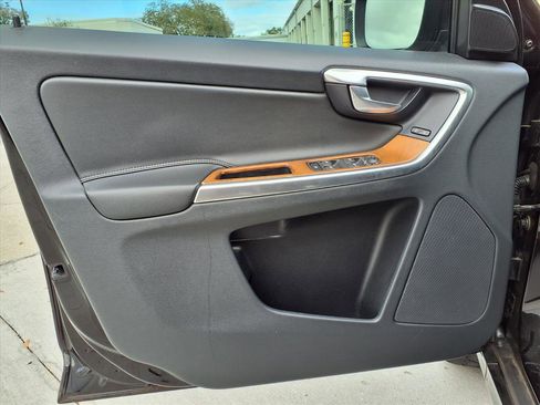 Used 2017 Volvo XC60 T5 Inscription w/ Preferred Option Package image 17