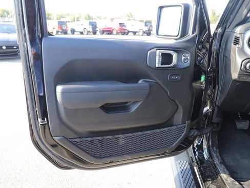 New 2025 Jeep Gladiator Sport image 12