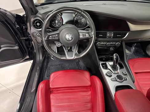 Used 2022 Alfa Romeo Giulia Veloce AWD/4WD image 18