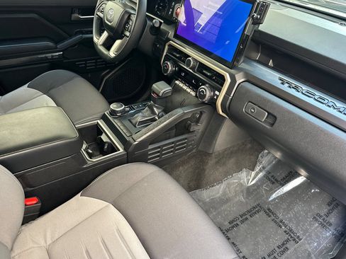 Certified 2025 Toyota Tacoma TRD Sport AWD/4WD image 16