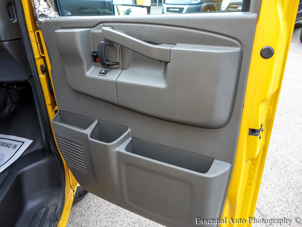 Used 2021 GMC Savana 3500 Extended w/ Power Convenience Package RWD image 17