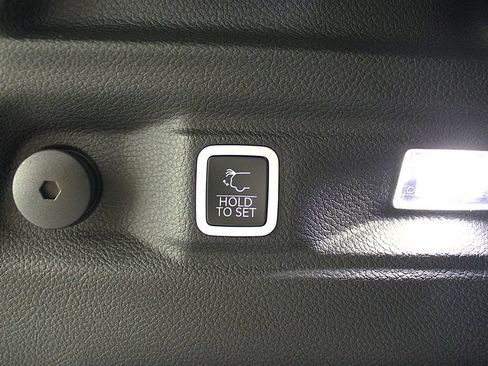 New 2026 Jeep Grand Cherokee L Limited w/ MOPAR Finishing Package AWD/4WD image 40