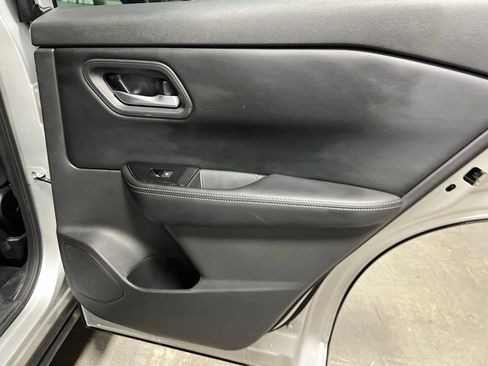 Used 2025 Nissan Rogue SV FWD image 12