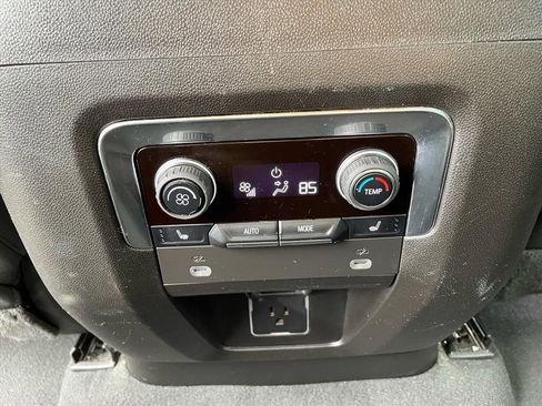 Used 2023 Chevrolet Suburban Premier image 6