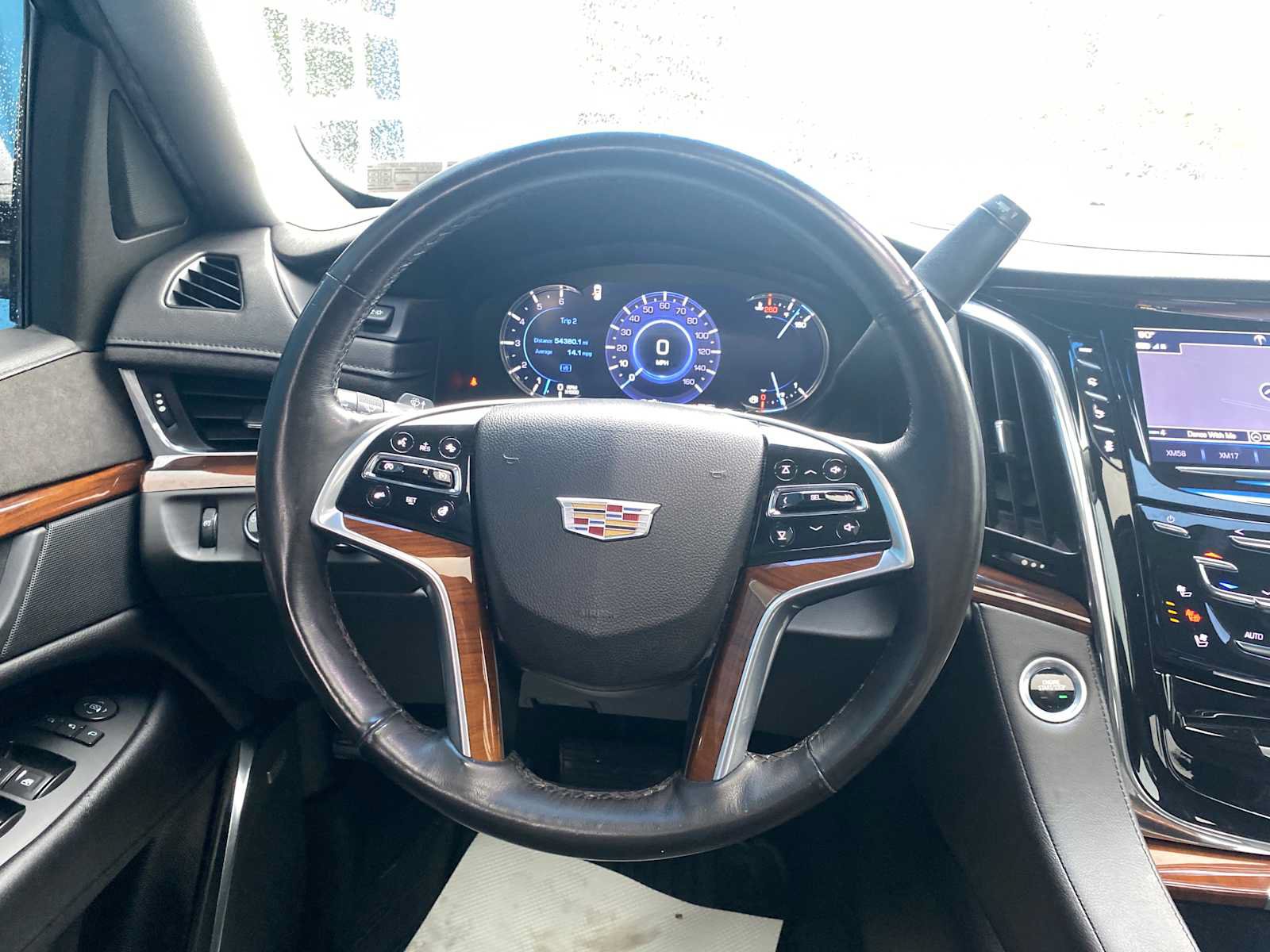 Used 2017 Cadillac Escalade Luxury AWD/4WD image 16