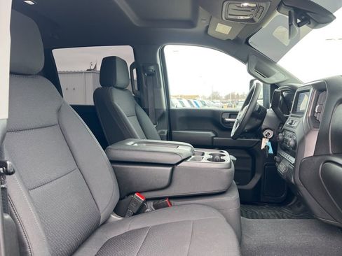 Used 2023 Chevrolet Silverado 2500 Custom w/ Custom Value Package image 17