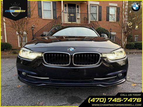 Used 2017 BMW 330i Sedan w/ Premium Package image 4