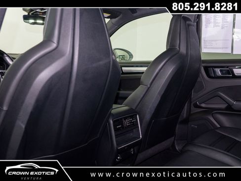 Used 2023 Porsche Cayenne Platinum Edition image 37