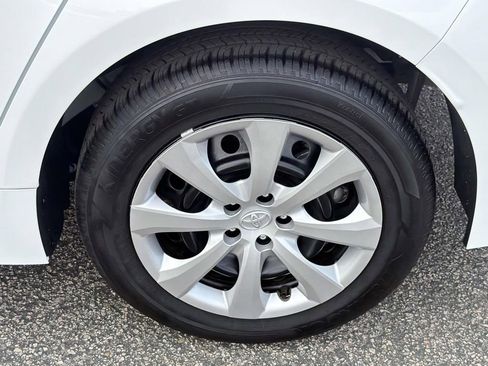 Used 2025 Toyota Corolla LE image 30