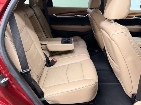 Used 2018 Cadillac XT5 Platinum w/ Driver Assist Package image 31