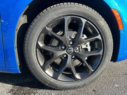 New 2026 Chrysler Pacifica Limited w/ S Appearance Package image 11