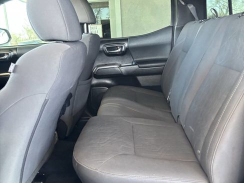 Used 2019 Toyota Tacoma TRD Off-Road w/ Technology Package image 17