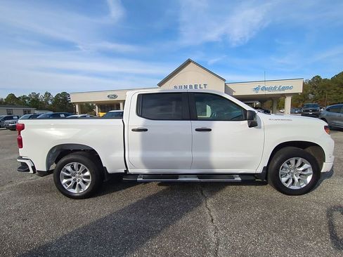 Used 2025 Chevrolet Silverado 1500 Custom image 3