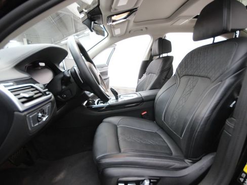 Used 2022 BMW 740i xDrive w/ Premium Package AWD/4WD image 13