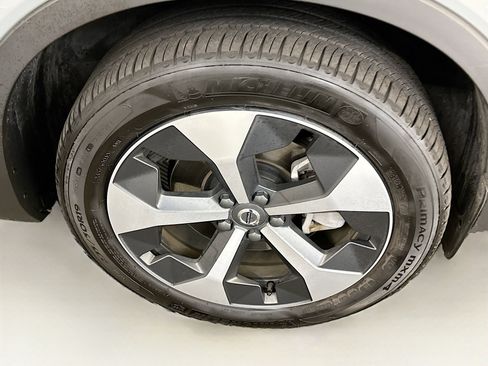 Used 2025 Volvo XC40 B5 Plus image 11