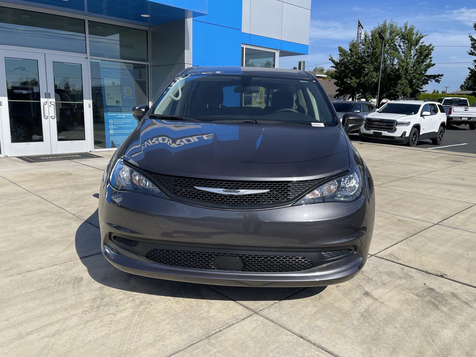 Used 2022 Chrysler Voyager LX FWD image 8