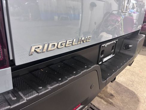 Used 2023 Honda Ridgeline RTL-E image 11