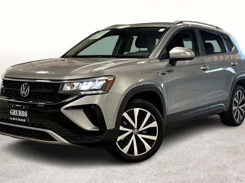 Used 2024 Volkswagen Taos SE image 14