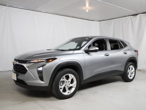 Used 2024 Chevrolet Trax LS w/ LS Convenience Package image 20