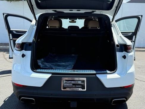 Used 2025 Porsche Cayenne AWD/4WD image 25