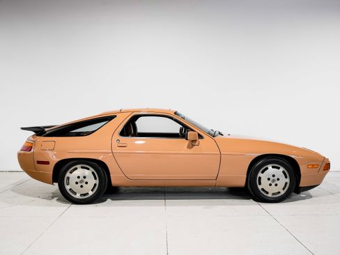 Used 1987 Porsche 928 S4 image 2