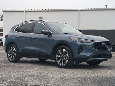 Used 2024 Ford Escape Platinum image 2