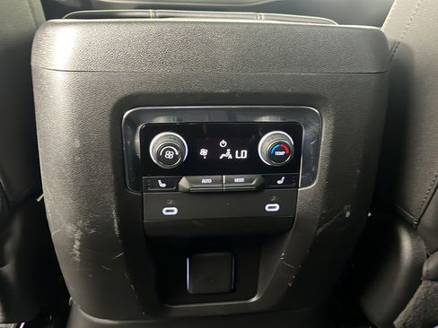 Used 2022 Chevrolet Tahoe Premier AWD/4WD image 28