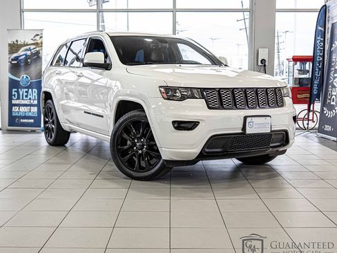 Used 2017 Jeep Grand Cherokee Altitude image 5