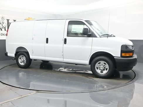 New 2026 Chevrolet Express 2500 image 6