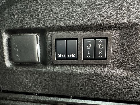Used 2025 GMC Yukon Denali AWD/4WD image 15