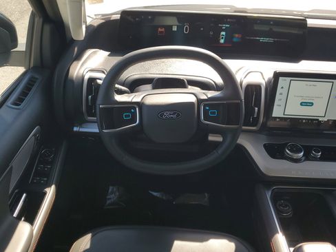 Certified 2025 Ford Expedition Active image 19